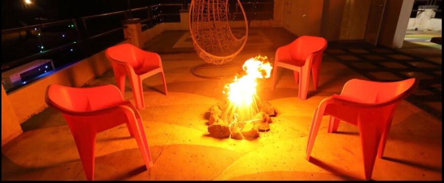 Bonfire at White House at night